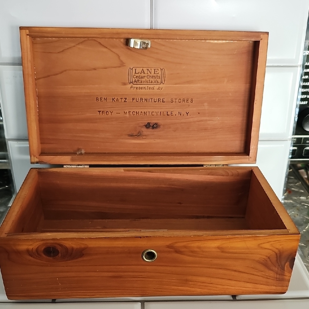 Vtg Mini Lane Salesman Sample Box